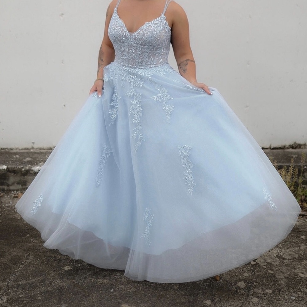 Ellie Wilde prom dress - Picture 5 of 6